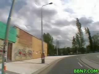 Hothead кукла кукла вози вал и получава прецака