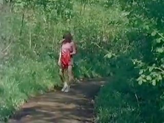 Підліток sweetheart мастурбує в в природа
