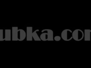 Танцююча duet з два великий blackhairs