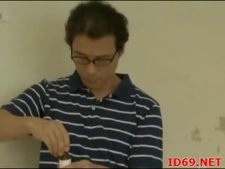 Ýapon av model has her amjagaz licked