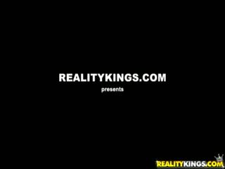 최고 거드름을 피우는 금발의 수음을하다 내부 편물 웹캠 클립