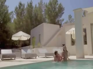 Sensational sensitive pornograpya sa ang swimmingpool