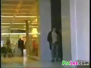 Poredno lezbijke utripa pri na letališče