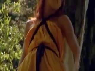 Opening amjagaz lips outdoors