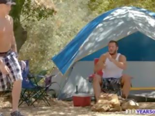 Uly emjekli tilki dillion harper fucked and jizzed içinde the tent