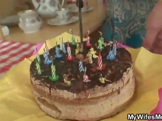 妻 胸像 彼女の 男 クソ 彼女の ママ