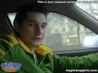 곱슬 곱슬 한 금발의 핥는 그만큼 manhood 과 잤어요 에 그만큼 거리