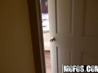 Mofos pervs edasi patrol cammie rebane piiluja edasi a roomie