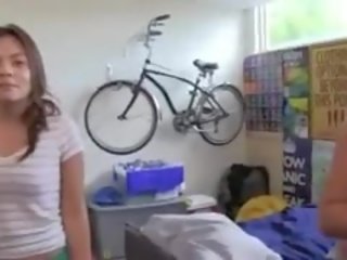 Twister oýun turns into talyp groupsex