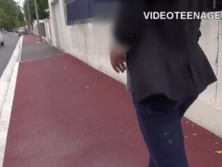 Brunet ýaşlar with big süýji emjekler gets finger in göt