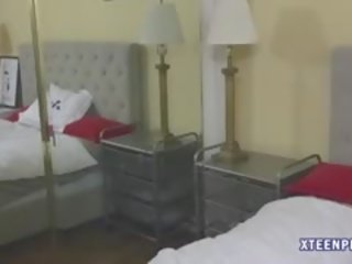 Gira loira jovem grávida lassie allie rae cona preenchidas com ejaculações