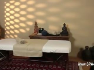 대단히 교활한 마사지 apartment 의 libidinous 안마사