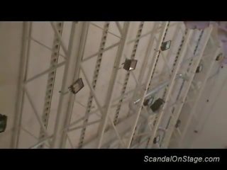 Скандал на етап seductress dildoing