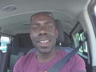 A young daughter sucks a big ireng johnson in a mobil park in the jalan in the middle of the afternoon part1